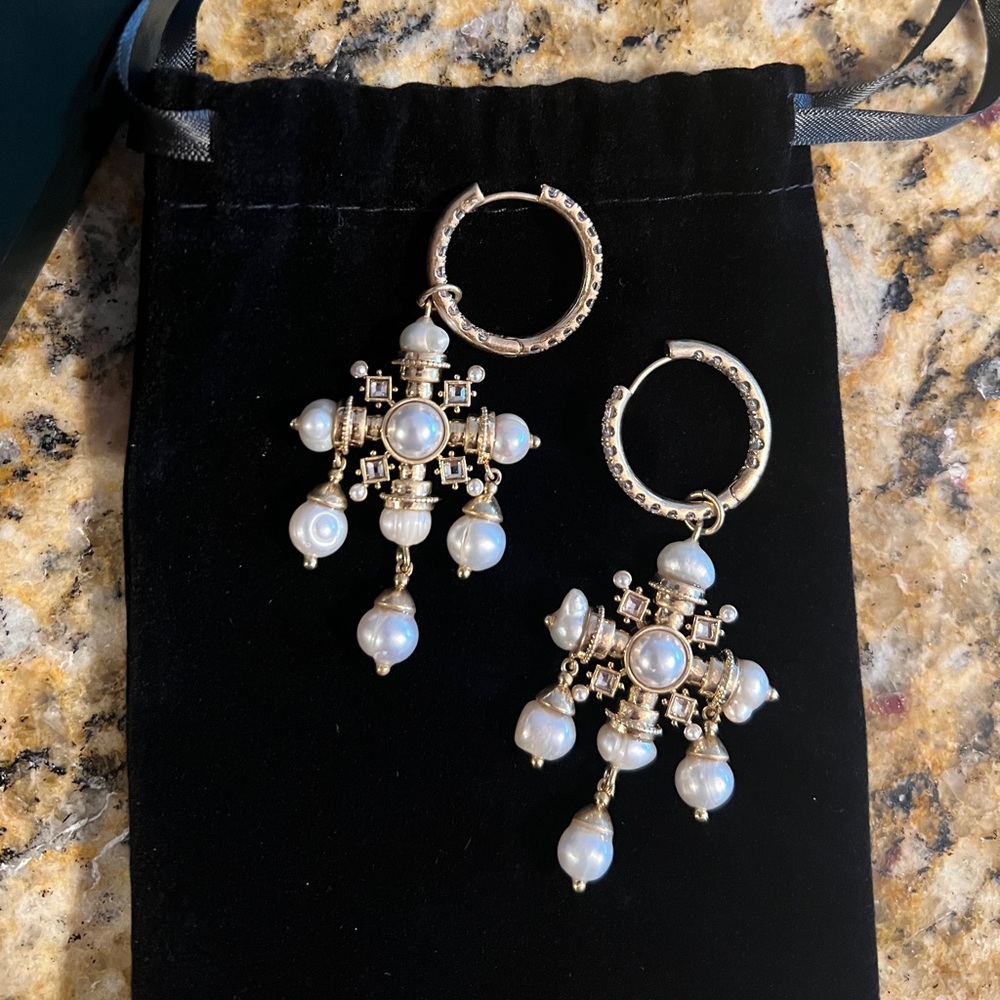 WeWoreWhat VINTAGE GOLD PEARL HOOPS